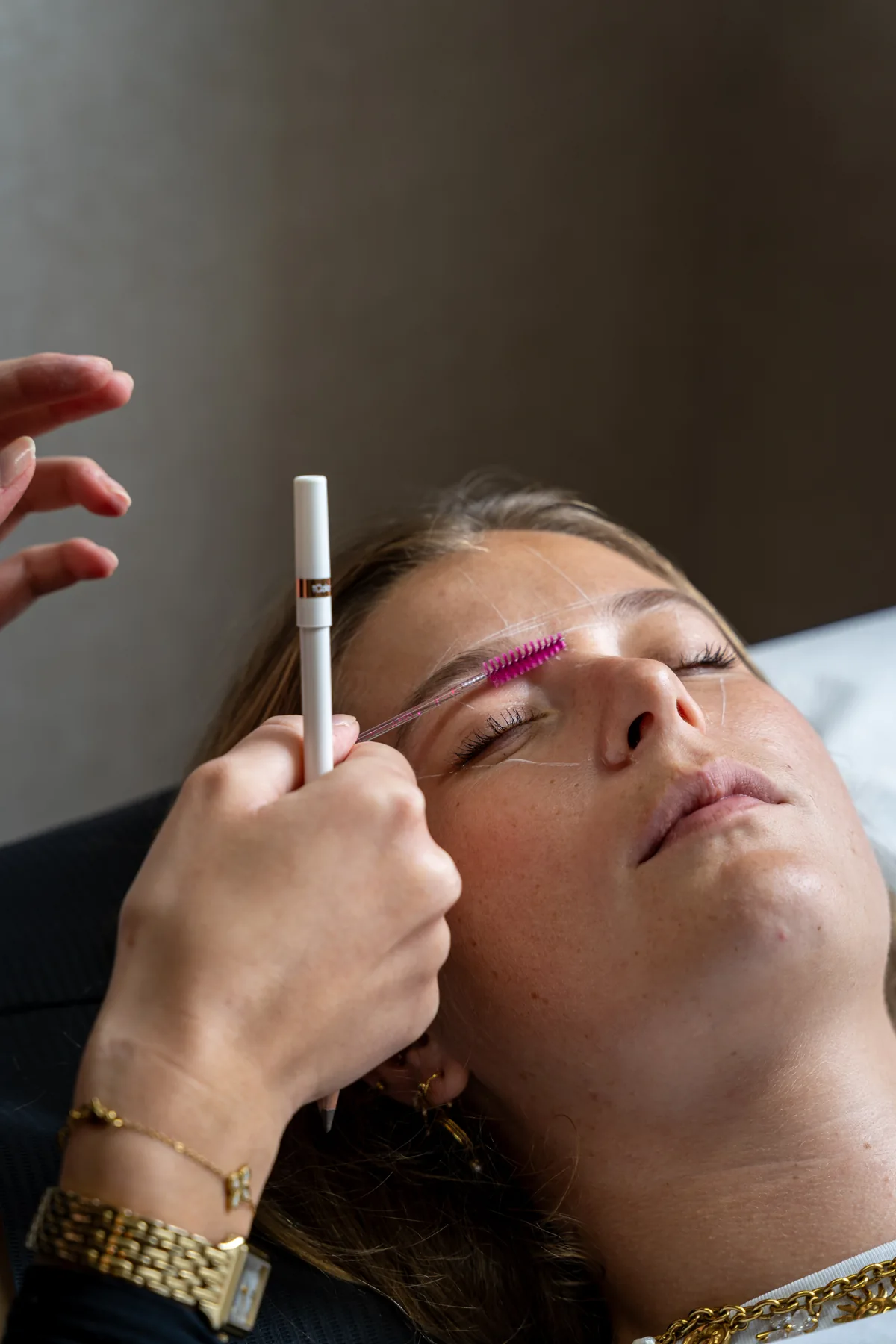 Mise en forme des sourcils à Maison Léa